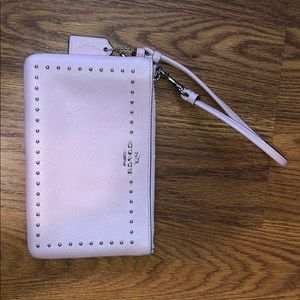 Women’s wristlet